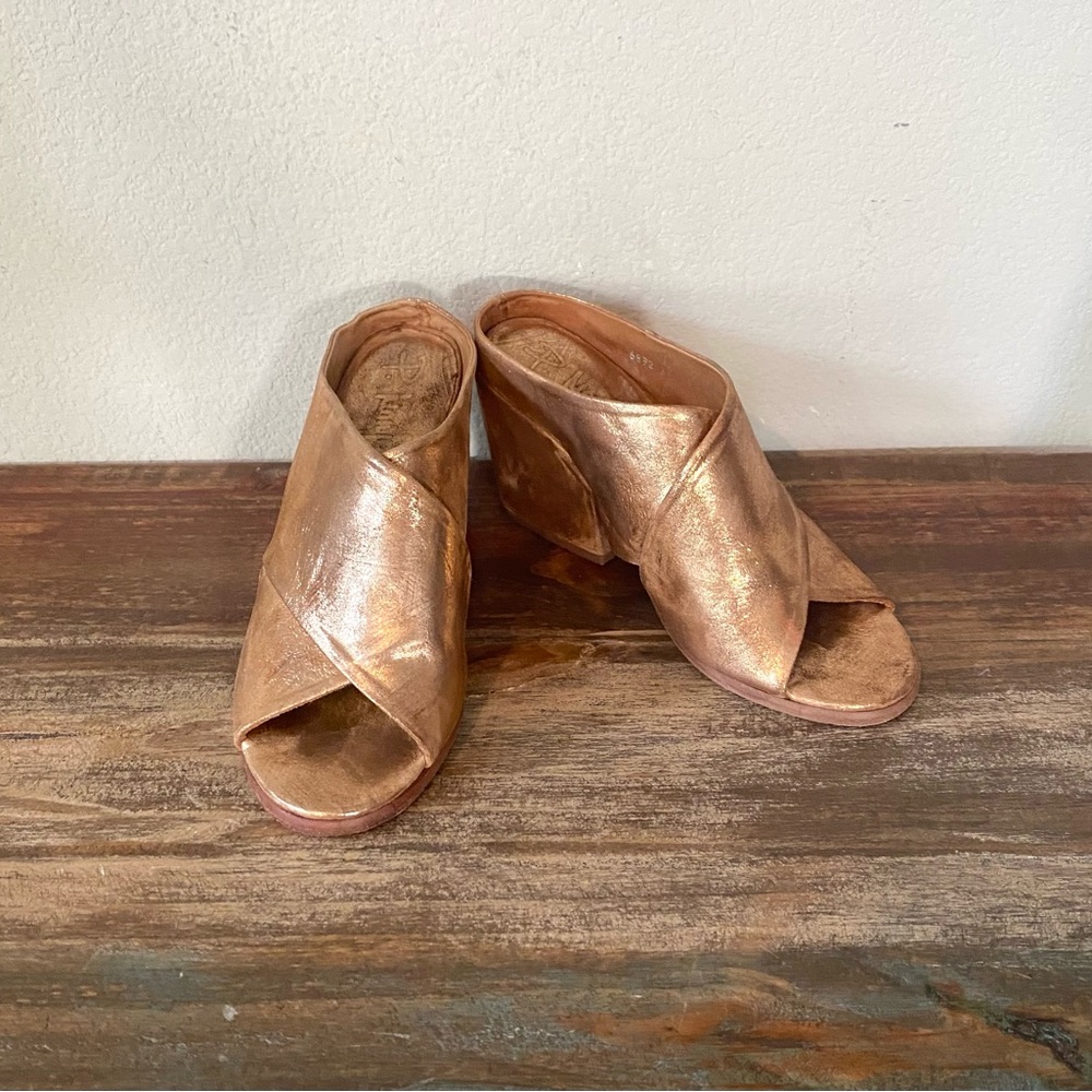 Made in Spain P Monjo distressed suede gold sandal in excellent condition. Sz 36